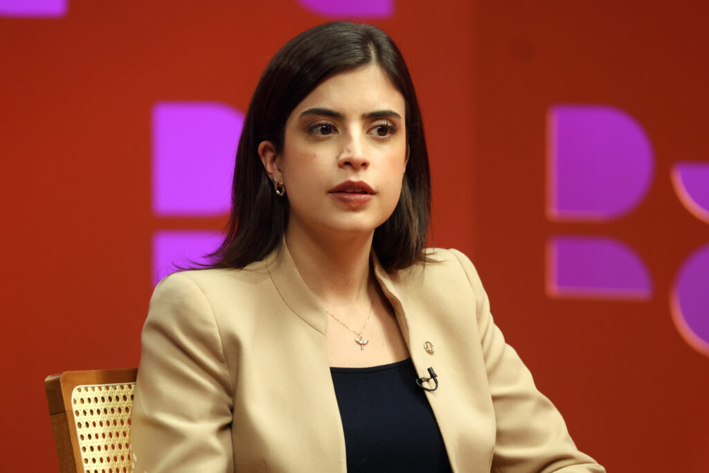 Tabata pede a MPF que investigue Vorcaro por tráfico de mulheres