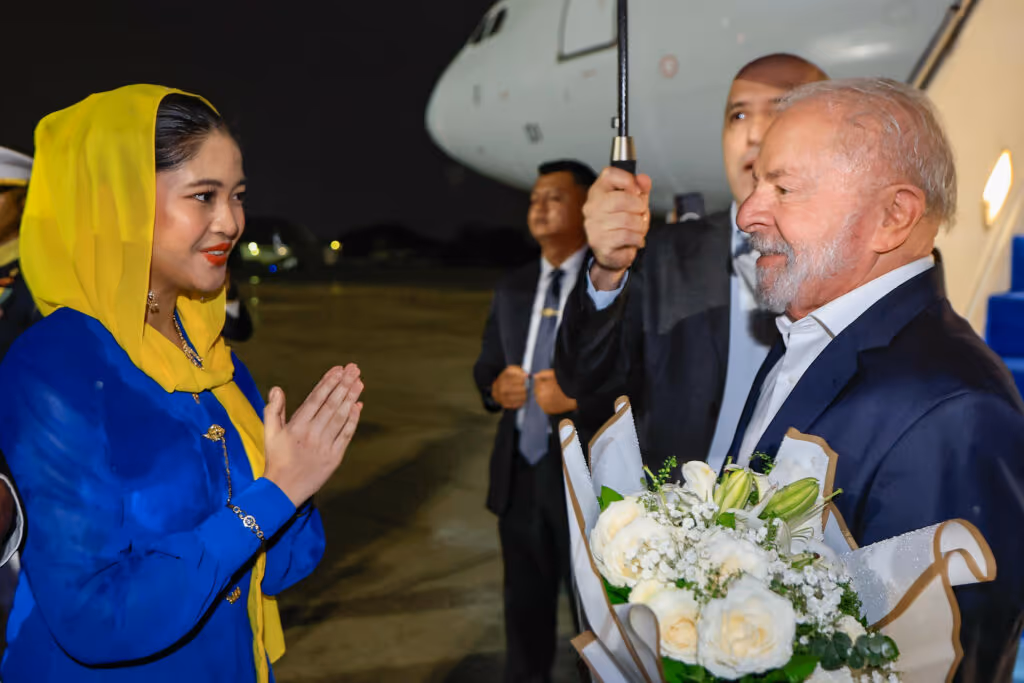 Crusoé: “Quando Lula voltar da viagem…”