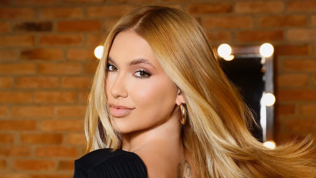 Virginia Fonseca chega em Madri; reencontro com Vini Jr.?