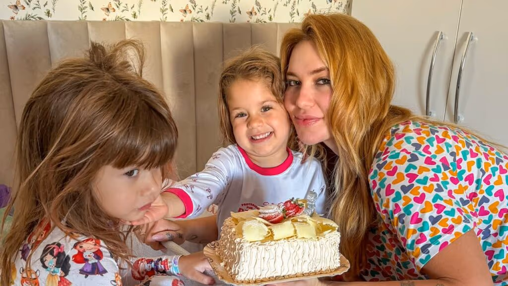 Maria Flor, filha de Virginia, comemora aniversário com grande festa