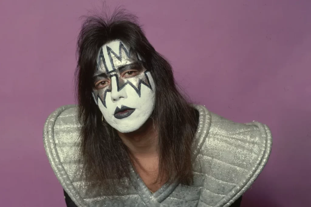 Ídolos do rock se despedem de Ace Frehley