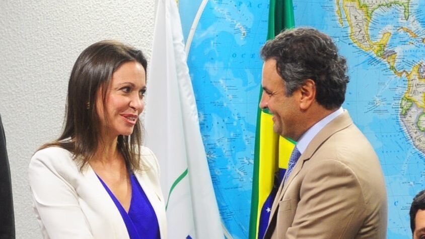 Aécio Neves quer pegar carona da nova Nobel da Paz