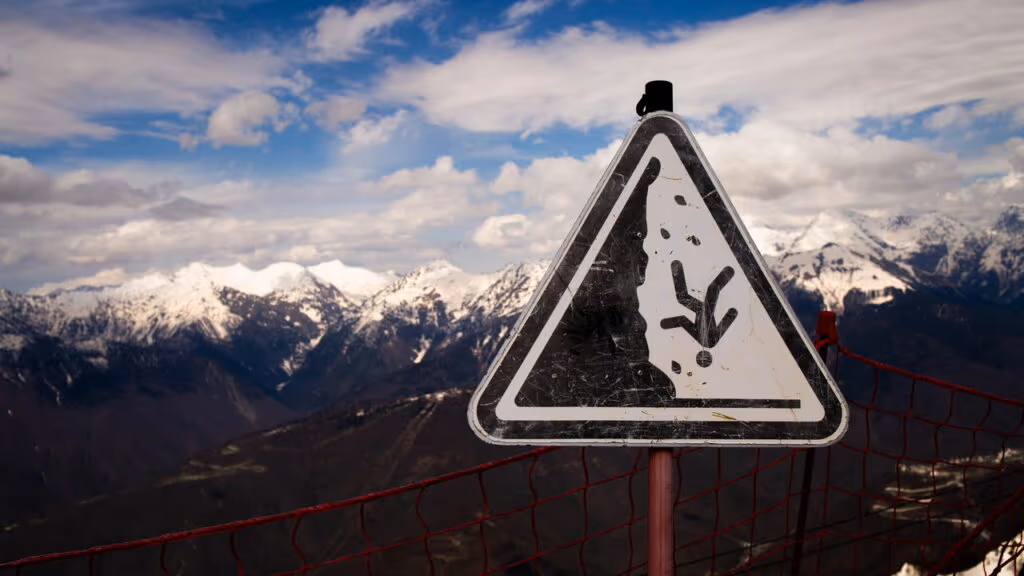 Alpinista de 23 anos despenca para a morte em montanha no Alasca