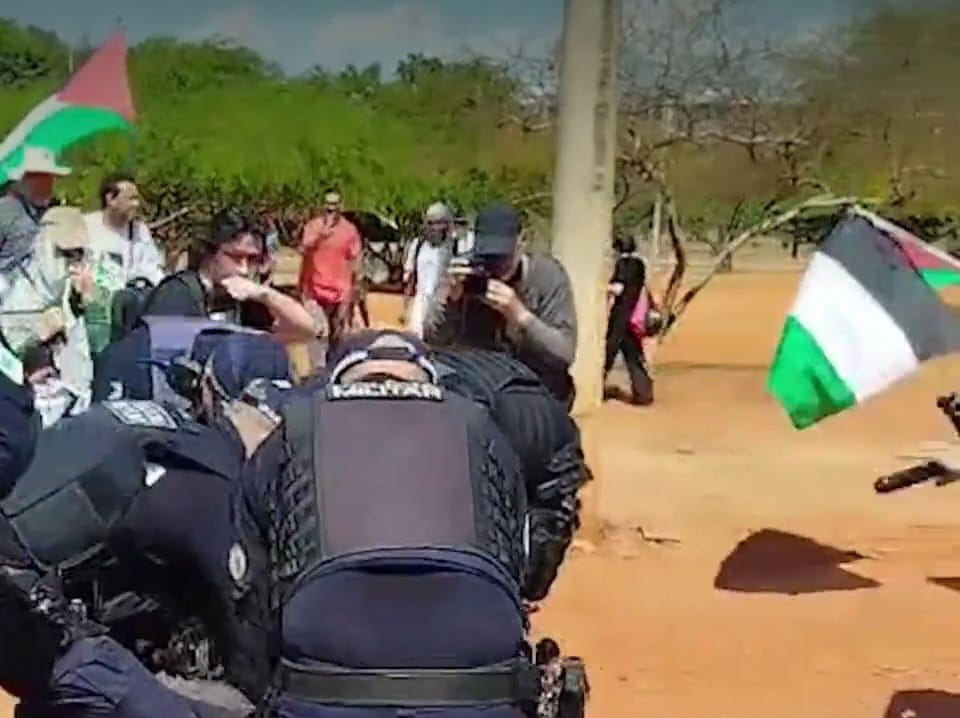 Em Brasília, manifestantes pró-Palestina xingam policiais de “cúmplices do genocídio”