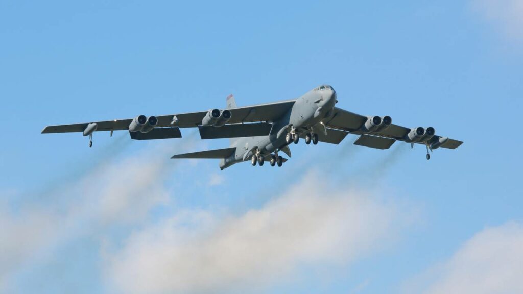 B-52 Stratofortress O incrível superavião do exército dos EUA volta a ação