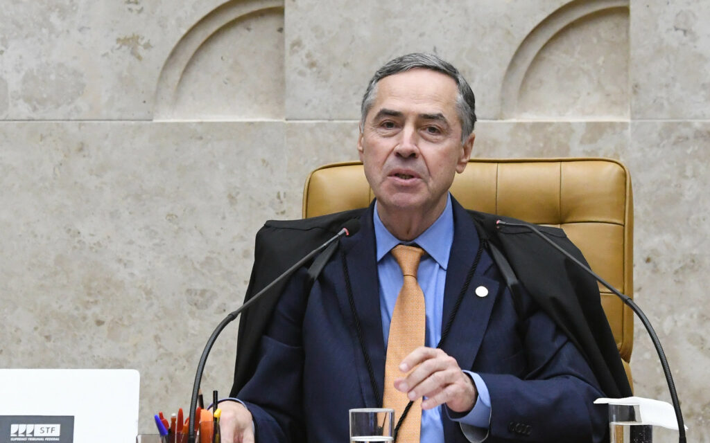 Crusoé: Todos querem o lugar de Barroso