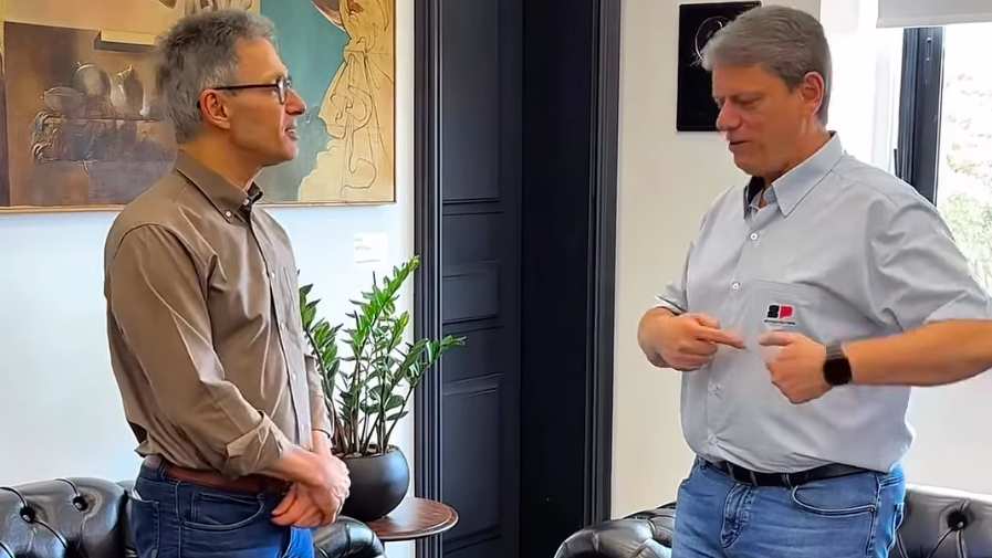 Crusoé: A influência de Zema no guarda-roupa de Tarcísio