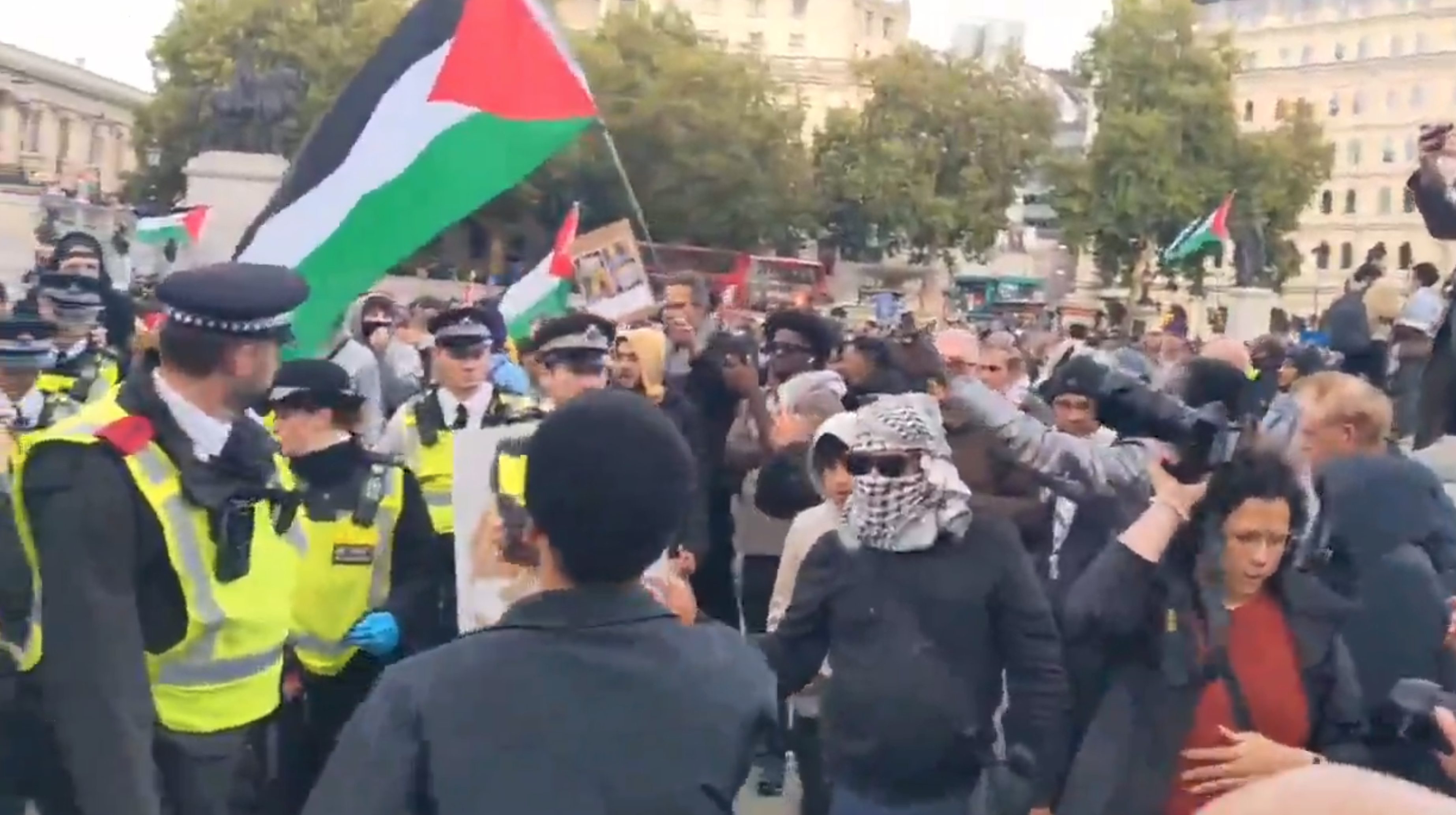 Polícia prende mais de 350 pessoas em atos pró-Palestina no Reino Unido