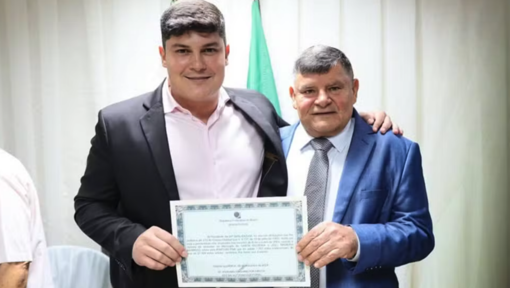 Filho de prefeito cassado por ligação com facção é eleito no Ceará
