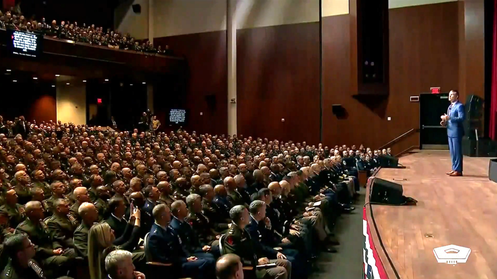 Crusoé: Padrões, demissões e poder: o redesenho militar de Washington