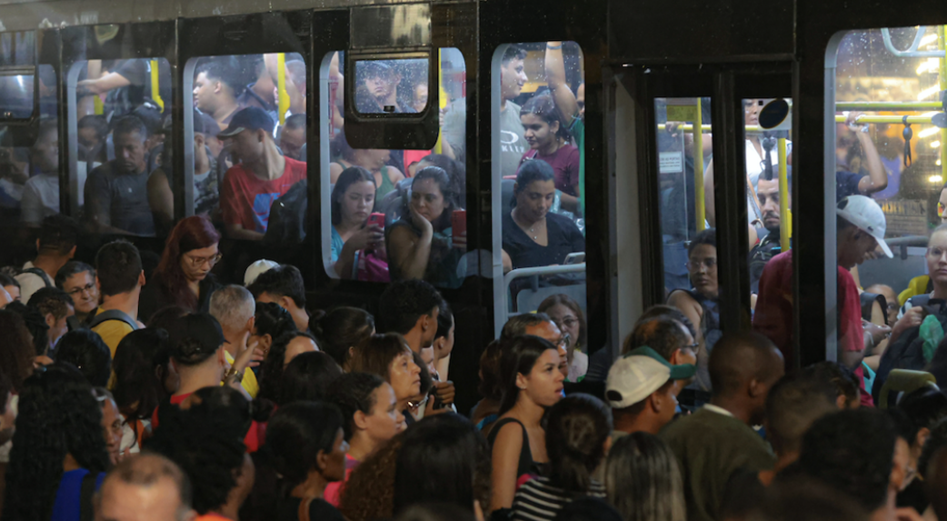 Dennys Xavier na Crusoé: A escravidão de um brasileiro