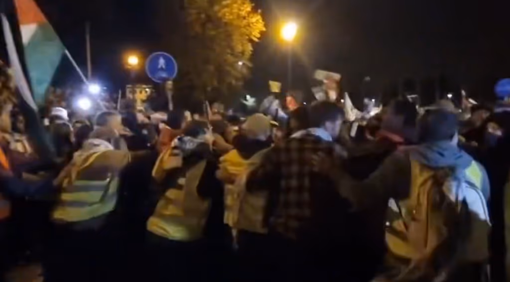 Manifestantes pró-Palestina entram em confronto com polícia na Itália