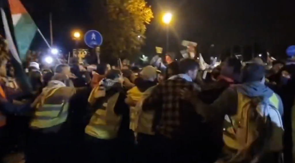Manifestantes pró-Palestina entram em confronto com polícia na Itália