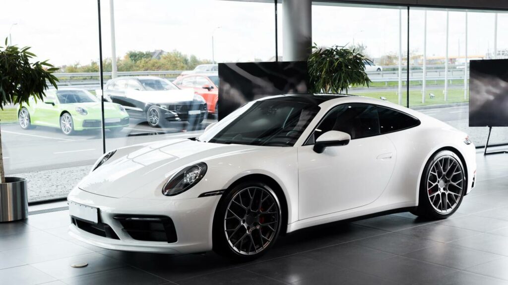 Carro preto esquenta mais do que carro branco