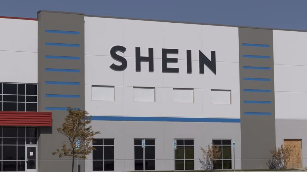 Chegada da Shein em loja de departamento provoca protestos dos trabalhadores