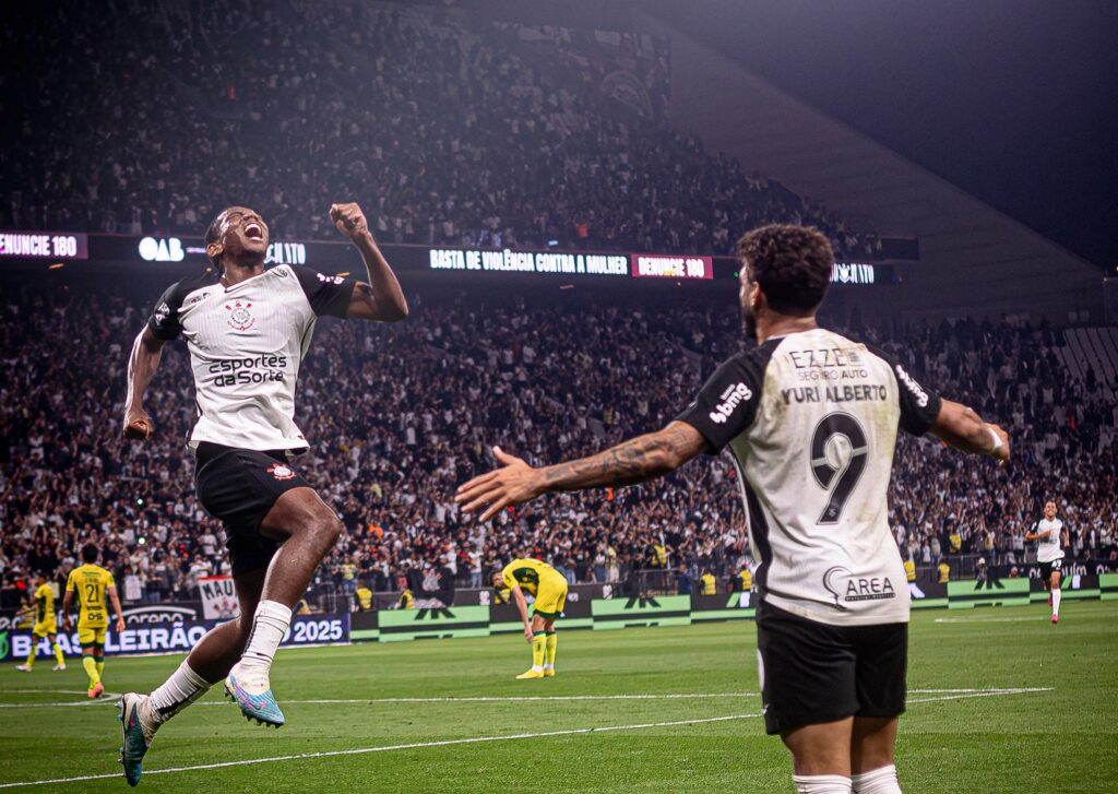 Corinthians goleia o Mirassol, volta a vencer em Itaquera e se afasta do Z4