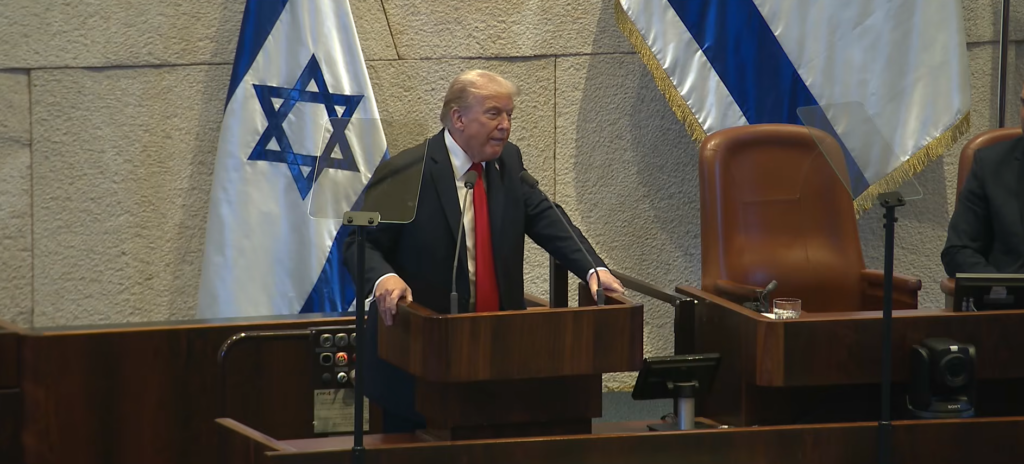 “É o fim de uma era de terror e morte”, diz Trump no Parlamento israelense