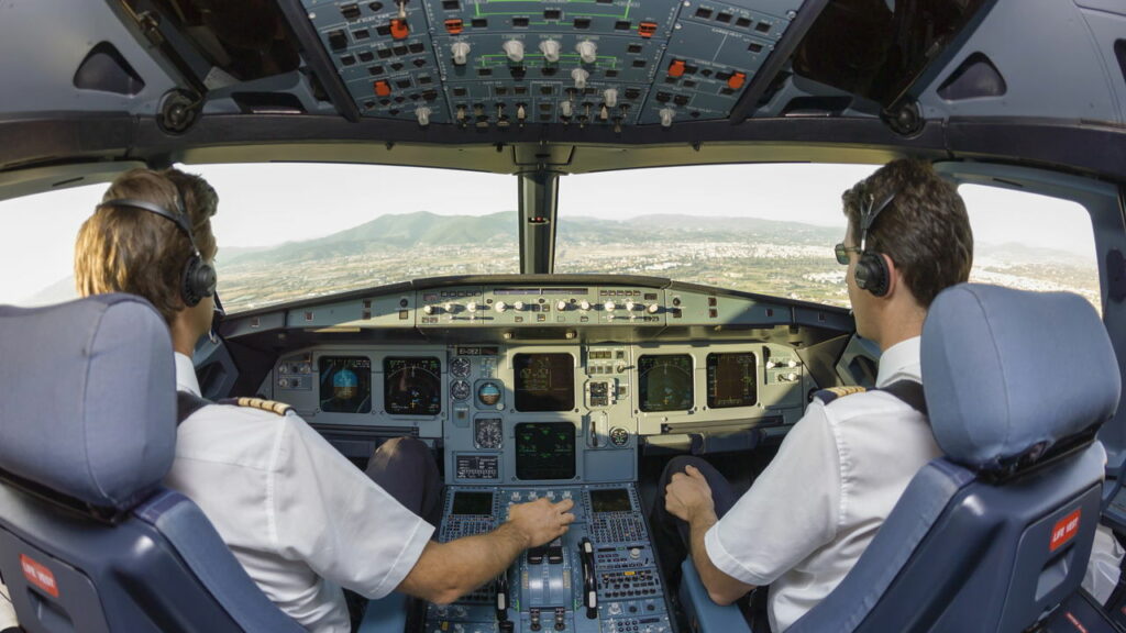 Escassez de pilotos provoca crise nas companhias aéreas
