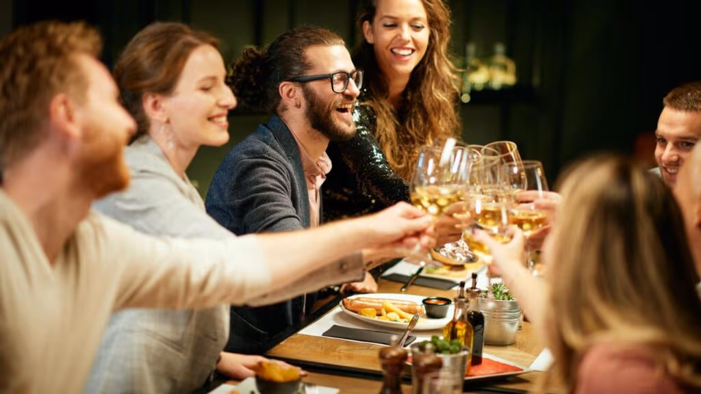 Falar esses tipos de frases em restaurantes revela ausência de inteligência social