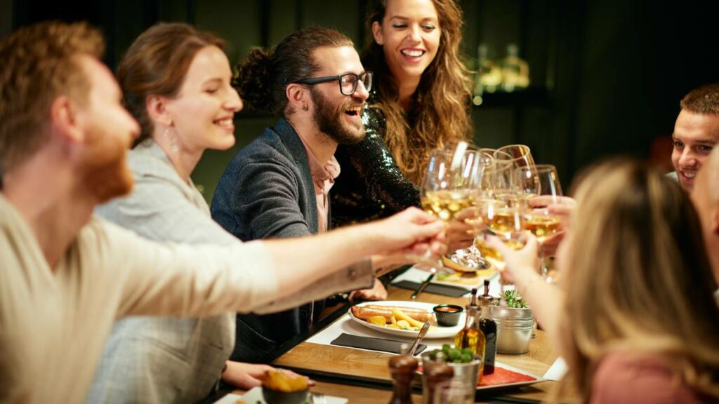 Falar esses tipos de frases em restaurantes revela ausência de inteligência social
