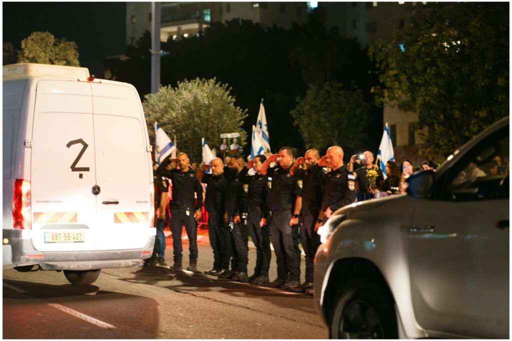 Corpos de quatro reféns chegam a Israel para verificação de identidade