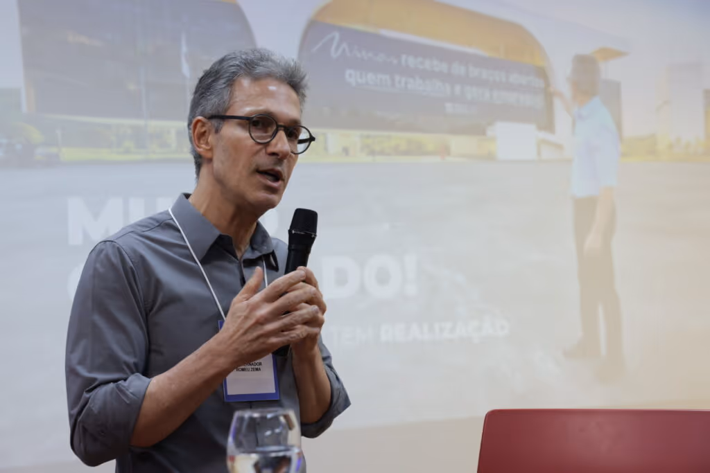 “Se falta recurso para resolver problemas, sobra para farra”, diz Zema