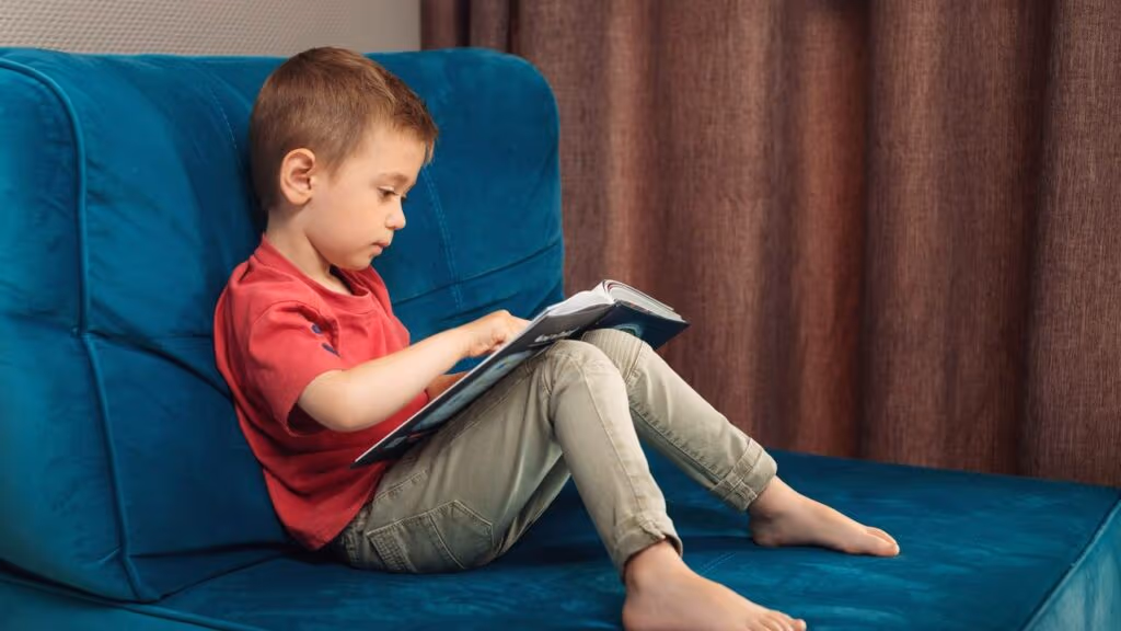 Garoto superdotado de 4 anos tem QI de 156, mesmo de Einstein, fala cinco idiomas e se tornou um dos mais jovens do mundo a entrar para a Mensa
