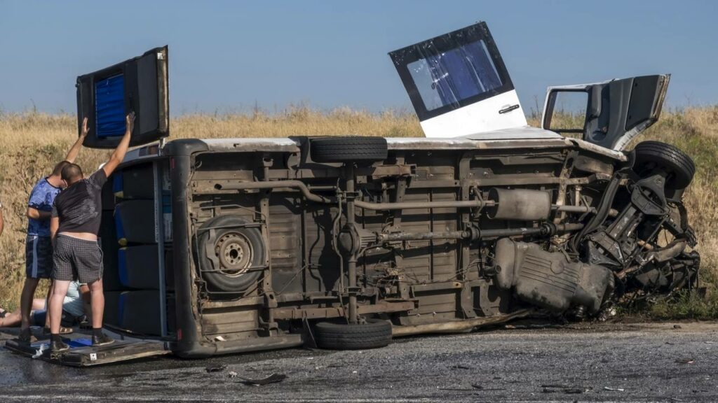 Grave acidente de ônibus deixa ao menos 15 mortos na BR-423