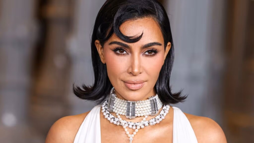 Kim Kardashian desafia a história e sugere que o homem não pisou na Lua