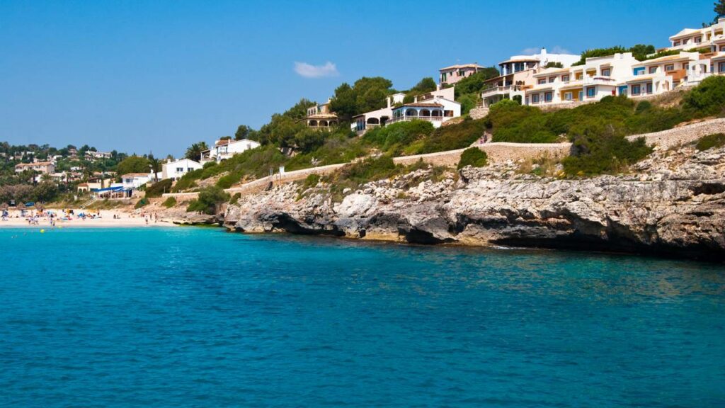 Mais gatos do que pessoas a ilha mediterrânica desprezada pelo turismo