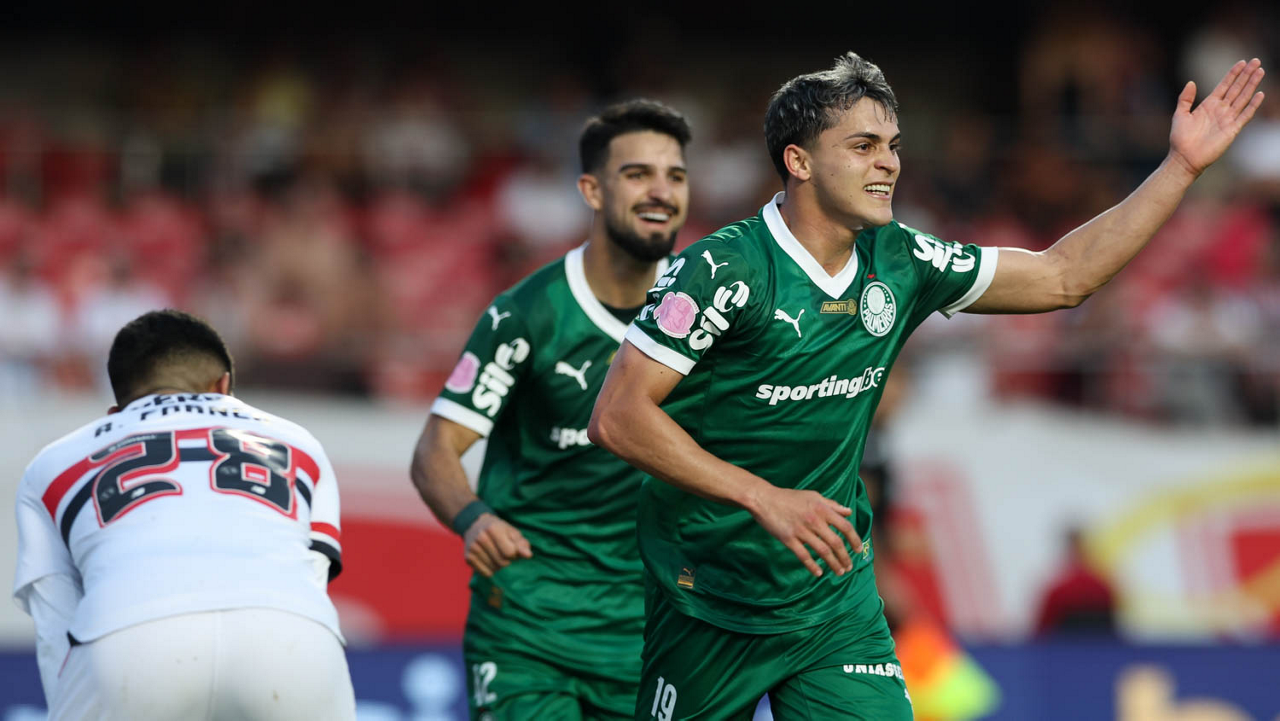 Palmeiras impõe virada homérica sobre o São Paulo e assume liderança do Brasileirão