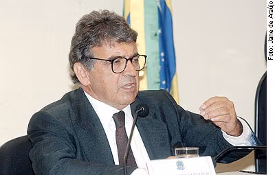 Crusoé: “Lula nunca admitiu qualquer concorrência”