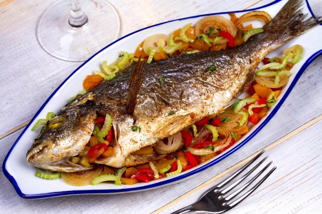 7 receitas de peixe recheado para almoço ou jantar