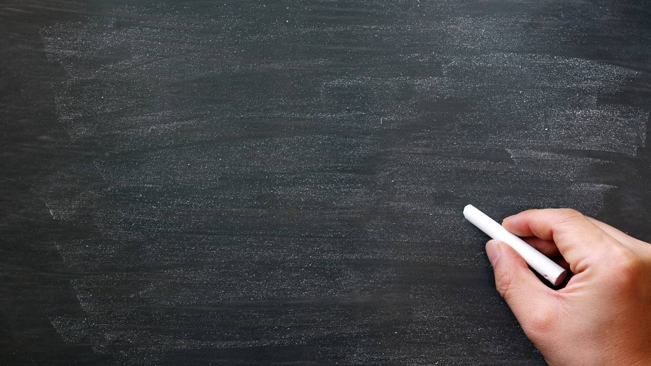 Professor de 92 anos quer ver seus alunos novamente, 100 aparecem no jantar: “Meus dias estão contados, mas este é um dos mais felizes”