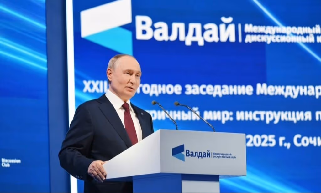Putin debocha de avistamentos de drones na Europa e fala sobre OVNIs