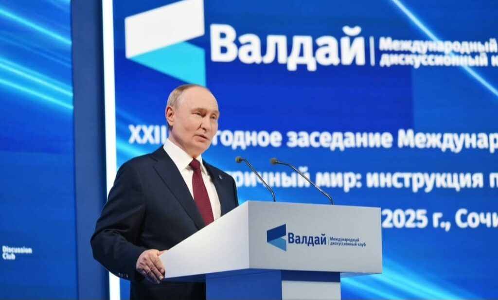 Putin debocha de avistamentos de drones na Europa e fala sobre OVNIs