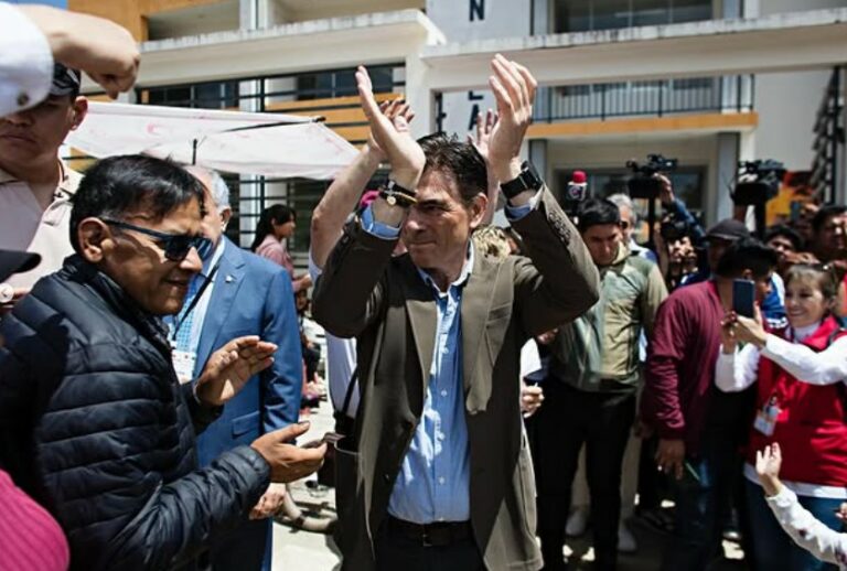 Crusoé: O presidente eleito da Bolívia, Rodrigo Paz, é de direita?
