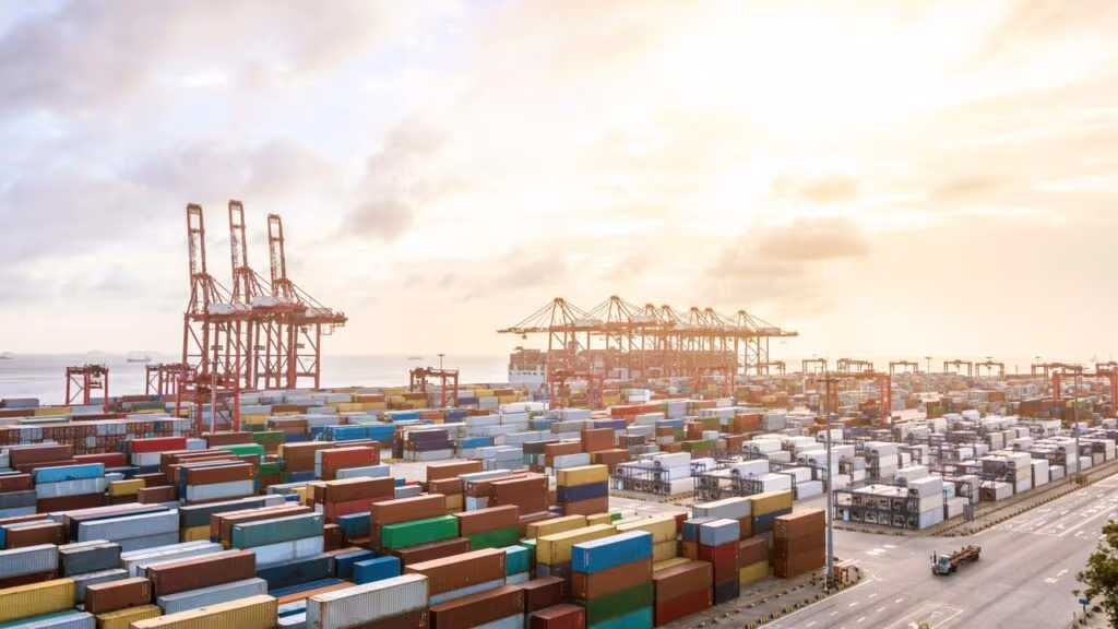 Simplesmente incrível! Primeiro porto inteligente do mundo 100% movido a energia renovável e operado por IA