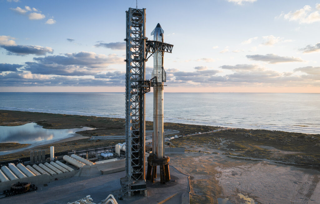 SpaceX faz novo lançamento de nave Starship no maior foguete do mundo