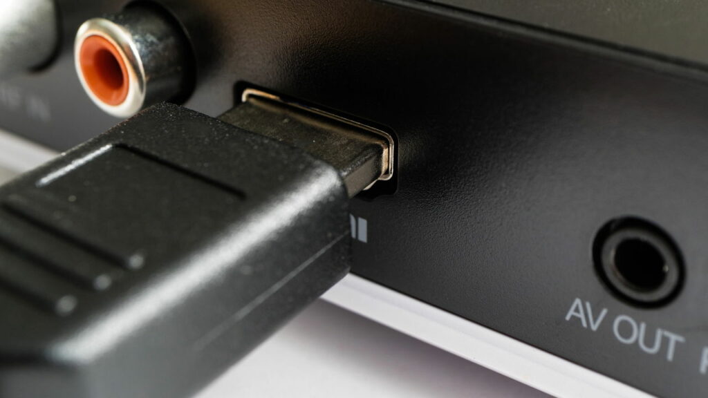 O que você pode conectar à porta USB da sua TV para aproveitar ao máximo