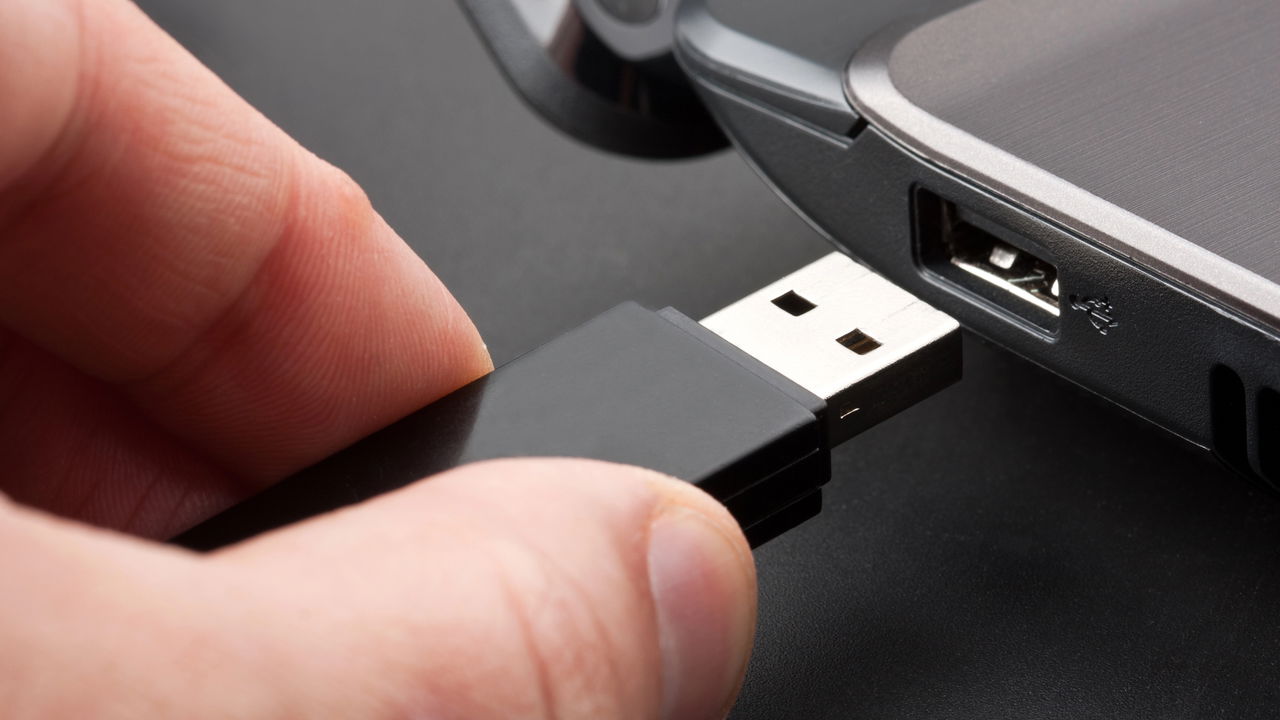 O que você pode conectar à porta USB da sua TV para aproveitar ao máximo