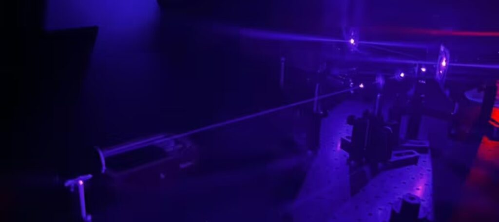 Universidade Nacional inaugura um laboratório com laser de safira e titânio, único no país