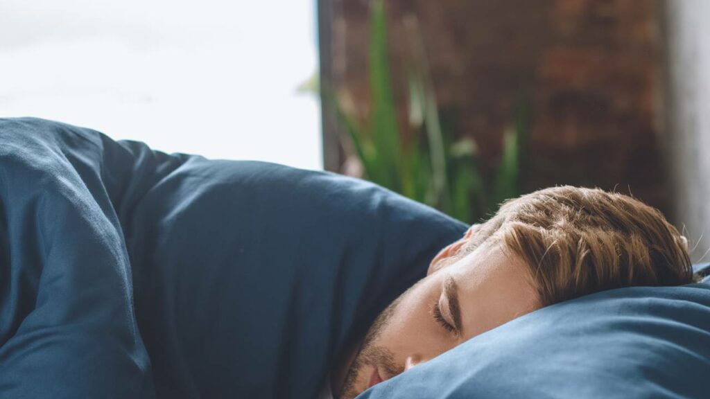 Seu corpo está enviando estes sinais de que você precisa dormir mais