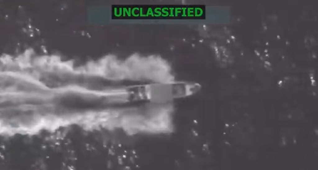 EUA eliminam mais três “narcoterroristas” em barco no Pacífico