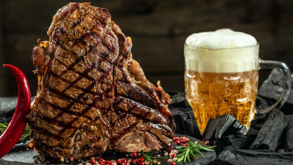 Cerveja no churrasco é o melhor truque para carne macia e suculenta
