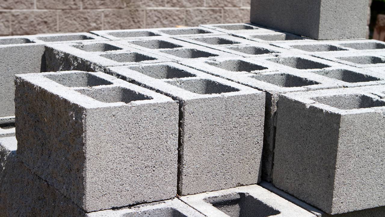 Bloco de concreto celular assusta muita gente, mas pode cortar até 30% do custo da sua obra