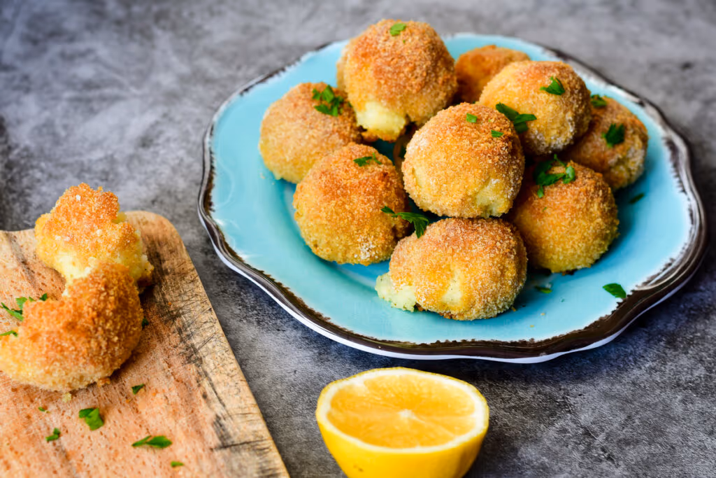 6 receitas de bolinho de arroz para o almoço ou o jantar