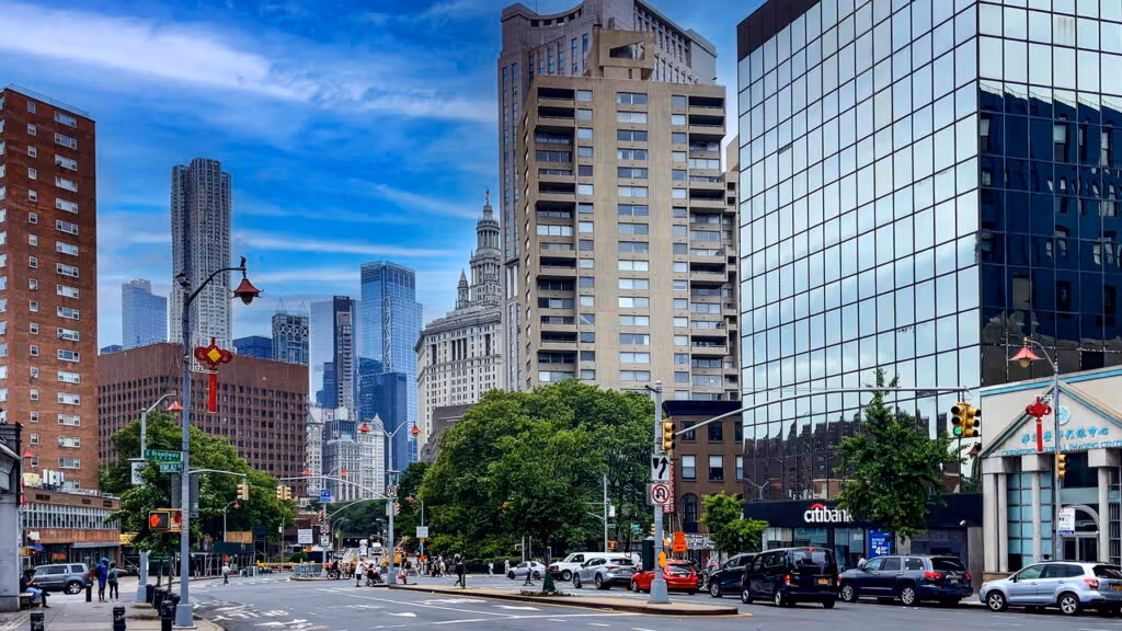 Possível vazamento de gás explode parte de prédio em Nova York