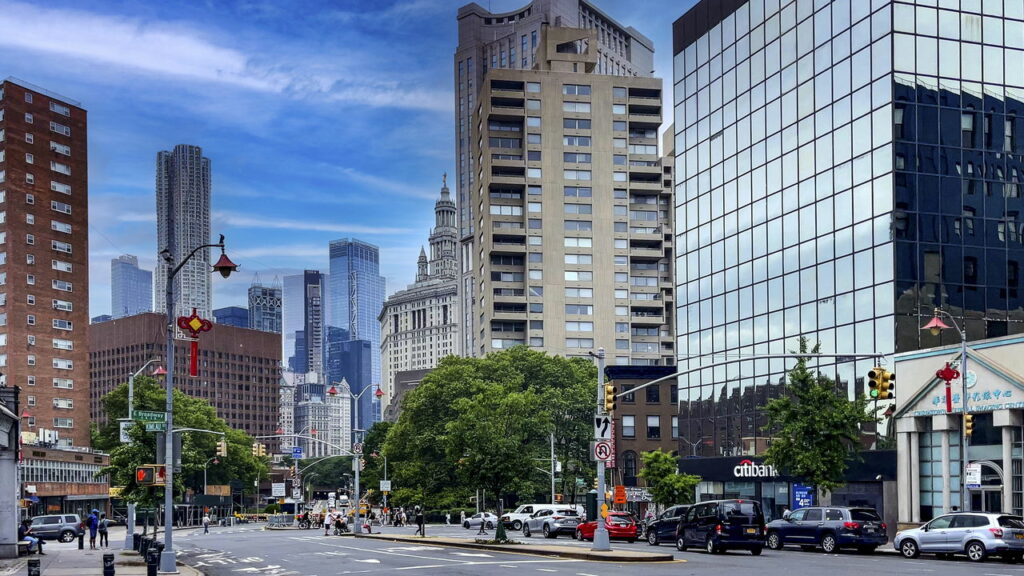 Possível vazamento de gás explode parte de prédio em Nova York