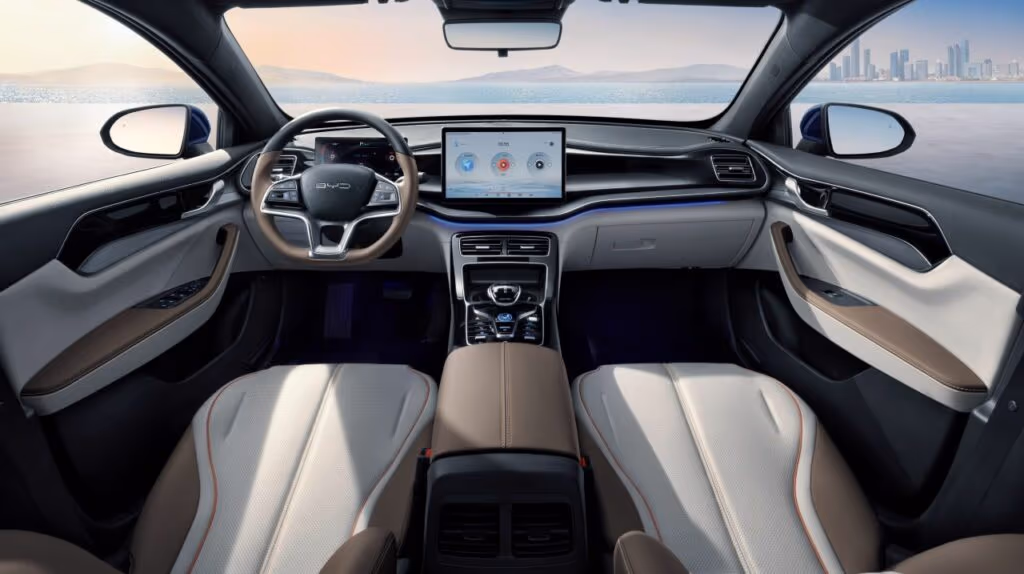 BYD Qin Plus chega ao Brasil com 2.100 km de autonomia e promete destronar Toyota Corolla